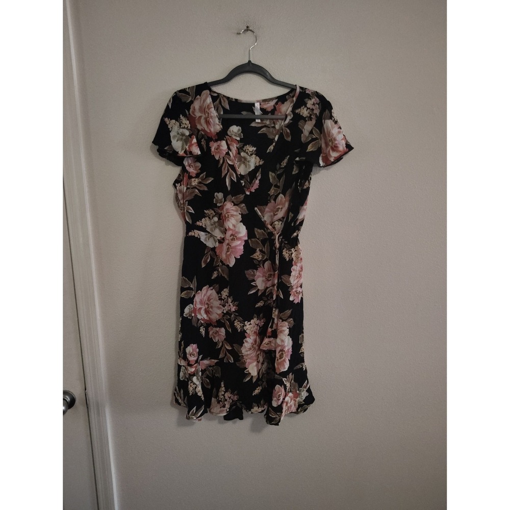 No Boundaries Womens Black Floral Wrap Dress Short‎ Sleeve Ruffle Hem Large